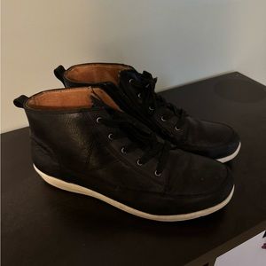 Vionic Shawna Nappa Leather Magnolia Bootie Black